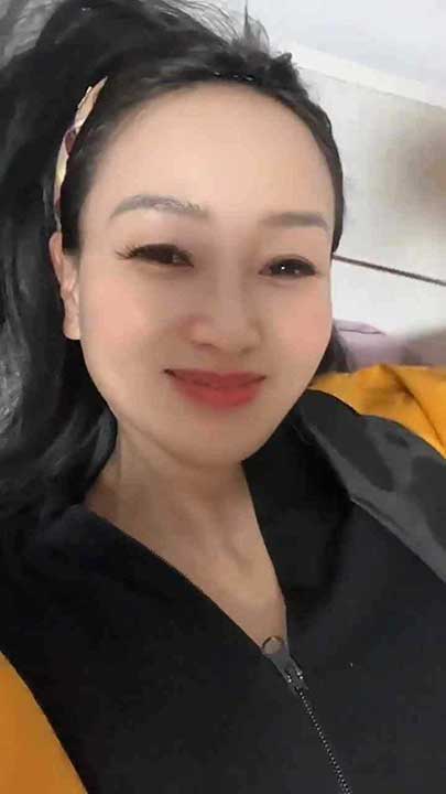 抖音 甜心少妇 肥臀少妇油亮丝袜诱惑10V