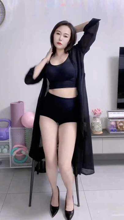 快手 蓉蓉 肥臀熟女骚妇瑜伽裤顶胯抖臀骚舞11V【1G】